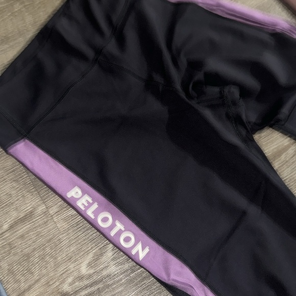 2 Pairs of Peloton Leggings - Picture 3 of 5
